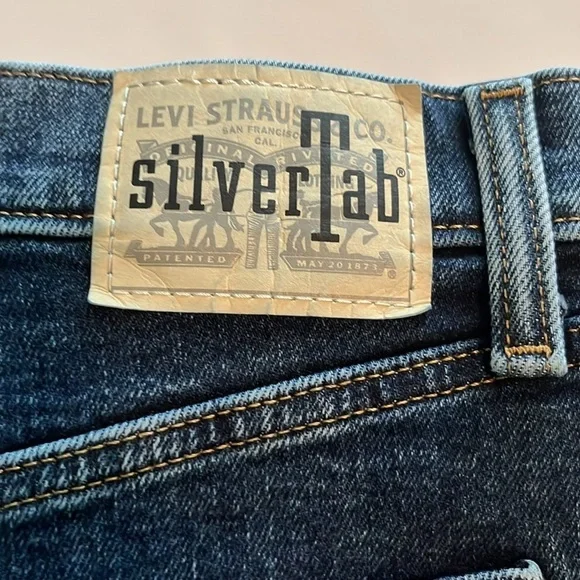 Levi’s Silver Tab Mom Jean Relaxed Fit High Rise Size 27 - Picture 13 of 16